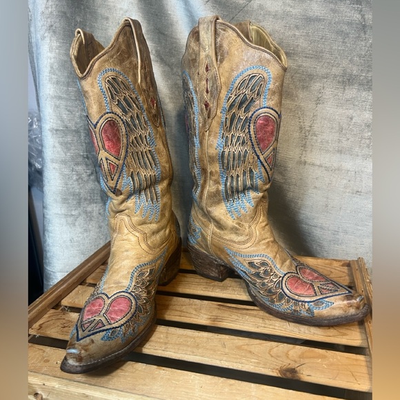 Corral Shoes - Corral Heart & Wings Leather Western Boots in Sand. Women's Size 8M. #9089
